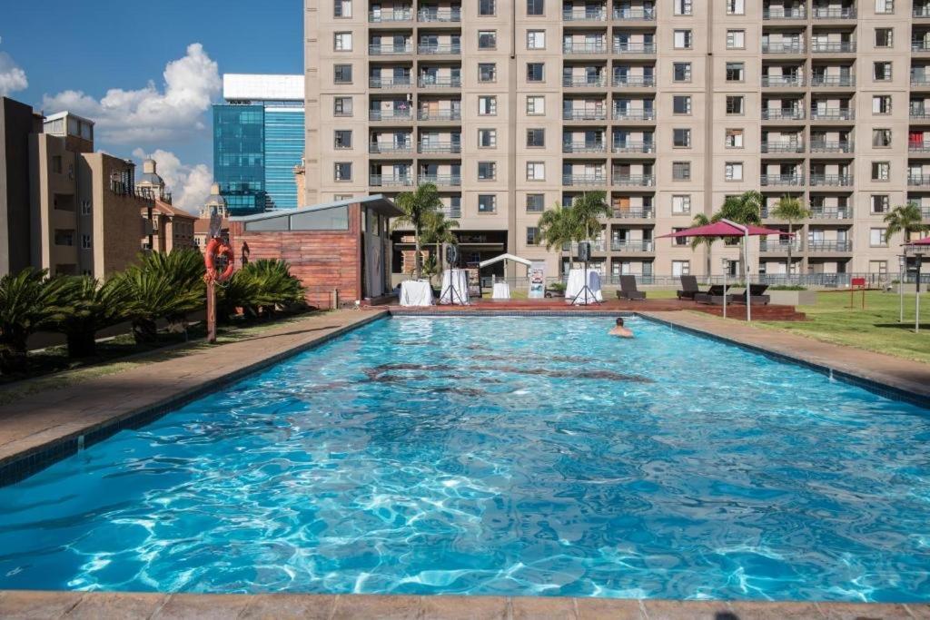 2 Bedroom 2 Bath Luxury - Sandton Cbd 约翰内斯堡 外观 照片