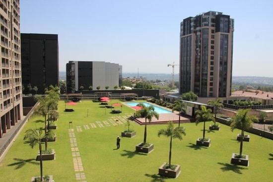2 Bedroom 2 Bath Luxury - Sandton Cbd 约翰内斯堡 外观 照片